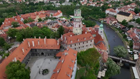 český krumlov, bohemia del sur, república checa, julio de 2023