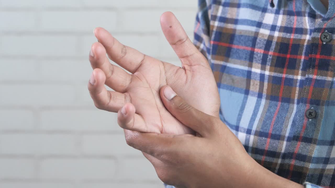 dolor en las manos y las muñecas