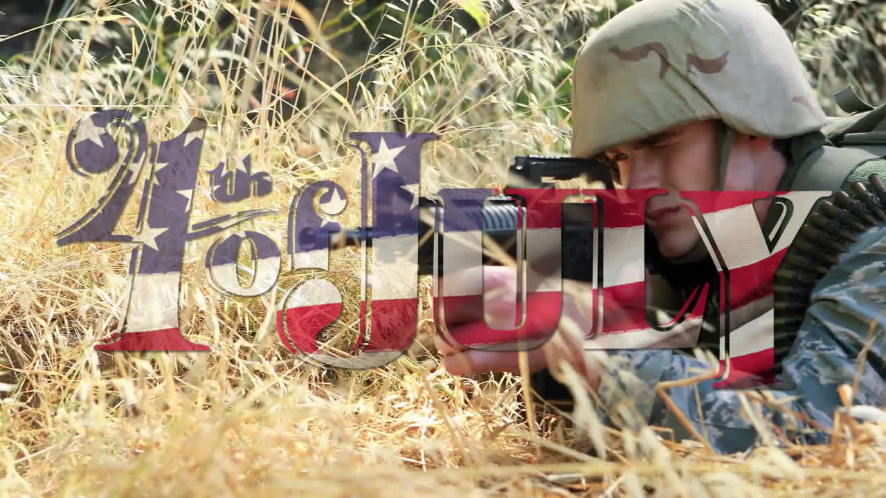 7월 4일 화면에서 카우카시안 남성 군인이 무기를 들고 있는 장면입니다.