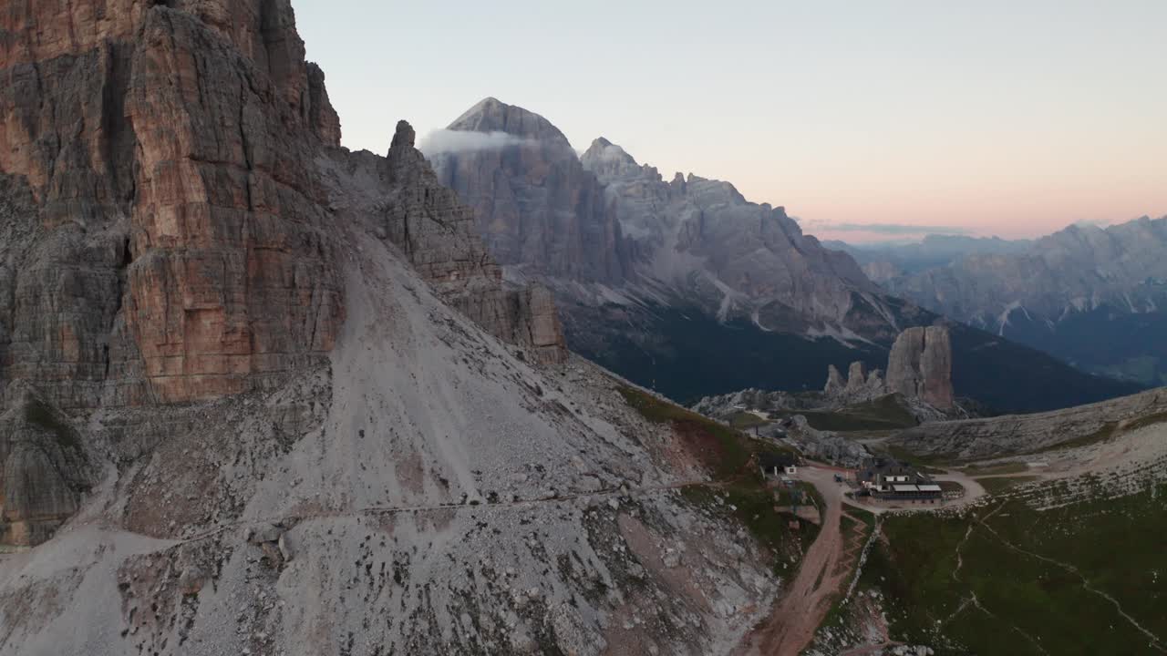refugio de montaña rifugio averau en dolomitas