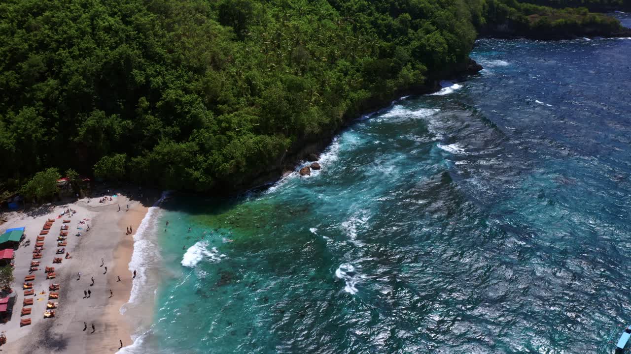 Hidden Beach Of Crystal Bay On The West Coast Of Nusa Penida Near Bali, Indonesia