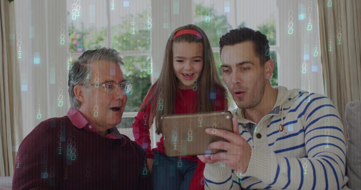 Padre sosteniendo una tableta en alto y activando una superposición tecnológica sobre ella, la familia se inclina compartiendo sonrisas