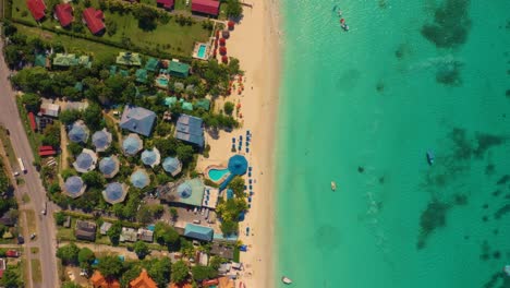 costa oeste de jamaica desde una altura de 200 metros. negril. playa y mar del caribe.