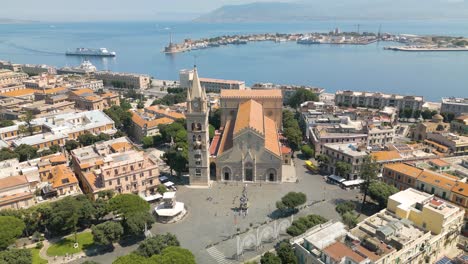 amazing establishing shot of messina cathedral in sicilian city