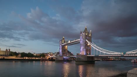 Tower-Bridge-Sonnenuntergang-4k-01