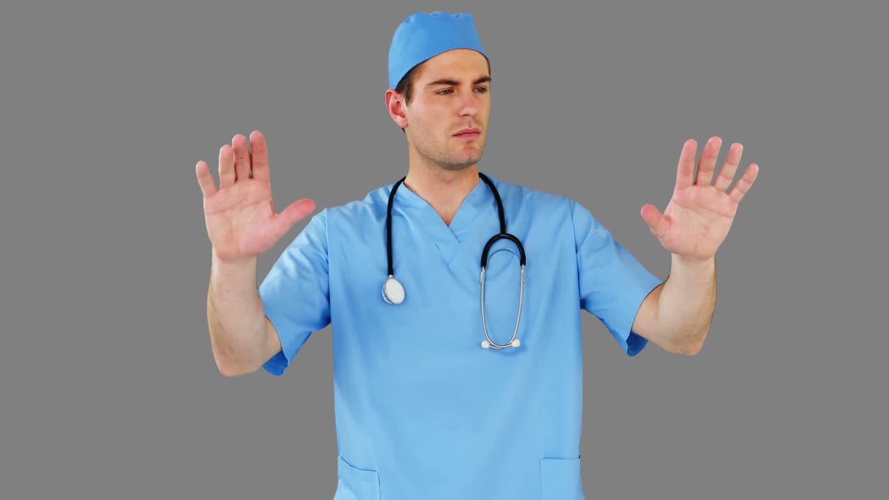 미래의 디지털 화면을 사용하는 척하는 외과의사