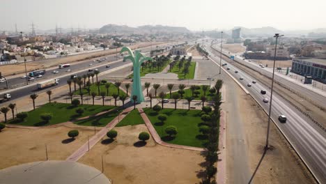 Carretera-De-Jeddah-A-La-Ciudad-De-La-Meca-En-Arabia-Saudita-Durante-El-Viaje-Matutino