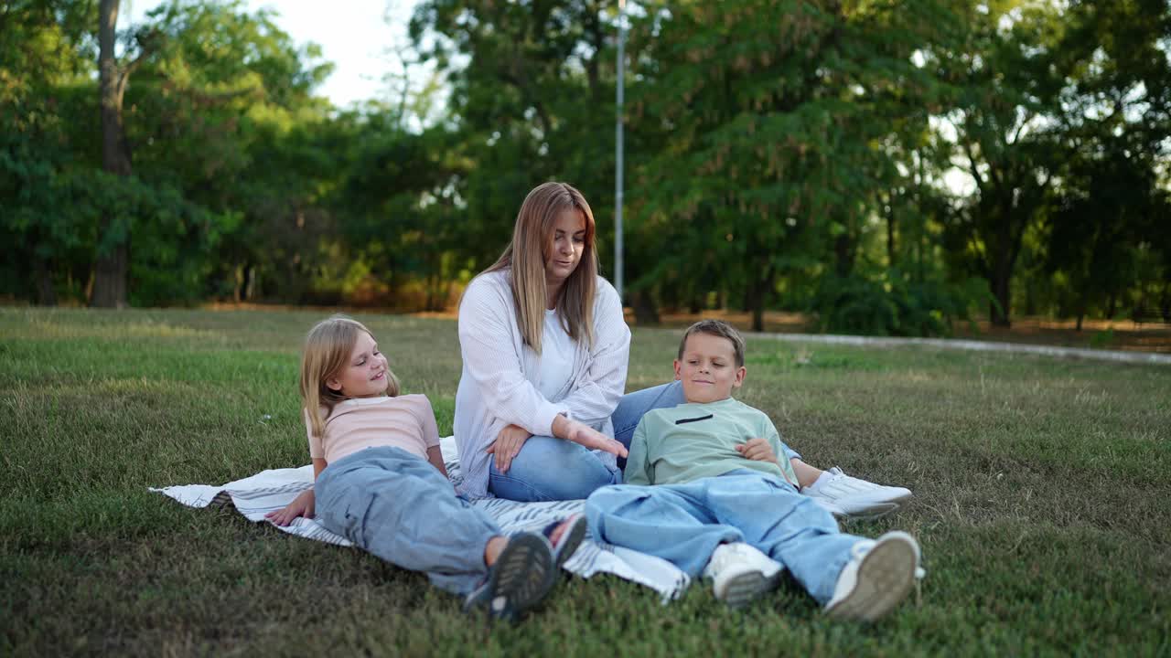 공원에서 가족 피크닉