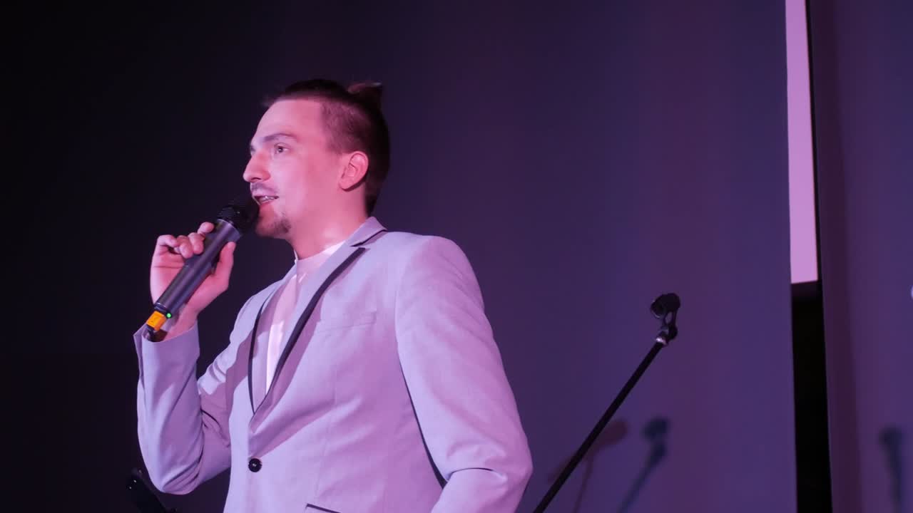 Showman speaks at the event