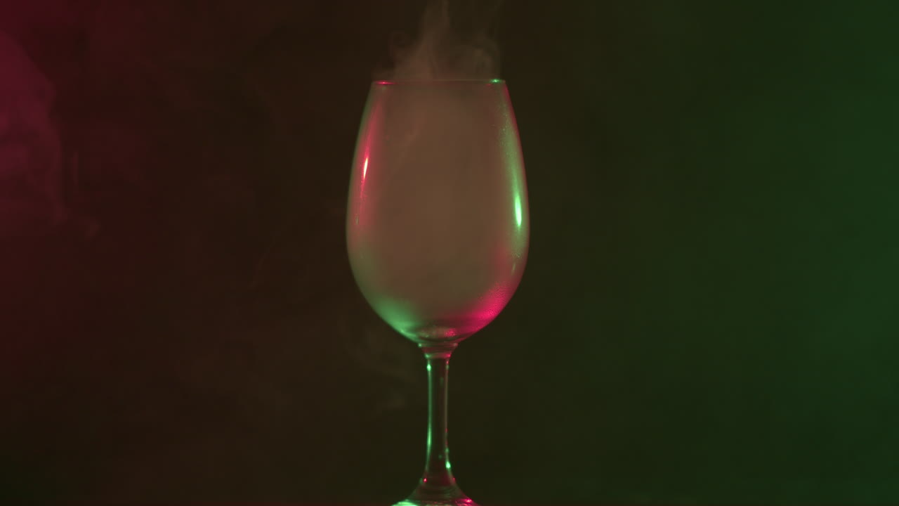 에픽 와인 글래스 슬로 모션