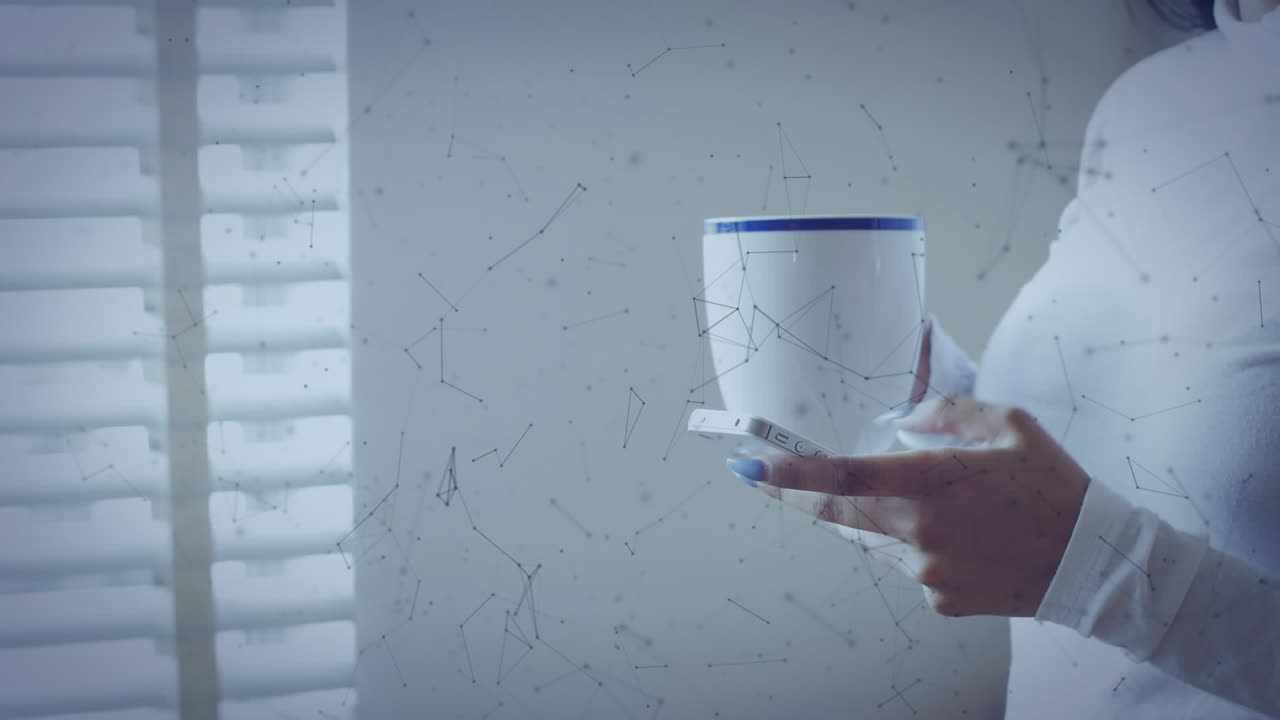 스마트폰을 사용하는 여성에 대한 연결 네트워크의 애니메이션