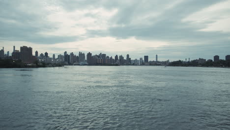 Weitschuss-Von-Astoria-Park-View-Nach-Manhattan