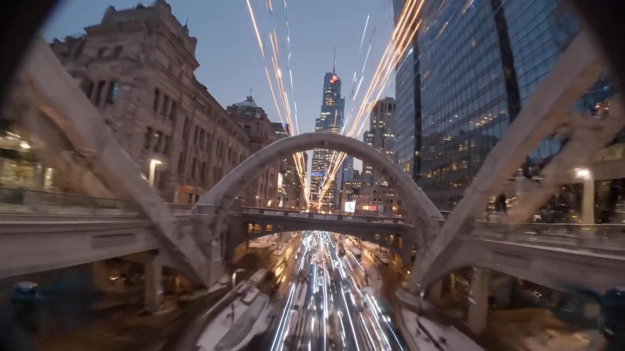 A Captivating Winter Evening in the City: Snow-Covered Streets and Twinkling Lights Capture the Essence of Nighttime Urban Life.