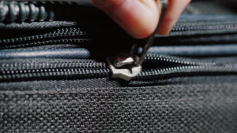 Close-Up-To-Zip-On-A-Road-Suitcase