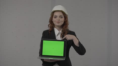 engineer presenting green screen laptop