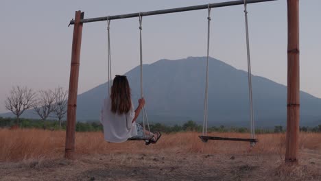 Slow-motion,-idyllic-scenery,-children-swings,-tropical-Asian-landmark