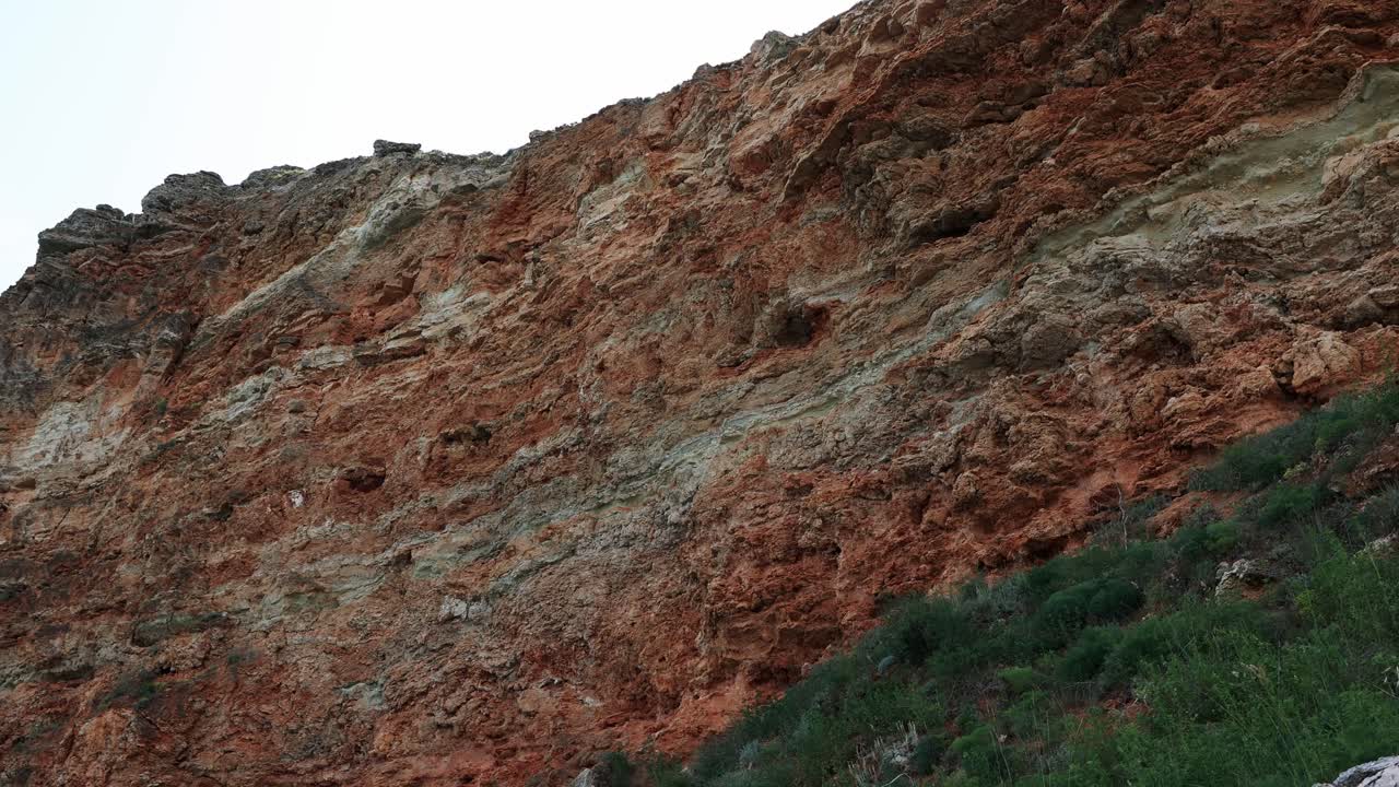 acantilados del cabo kaliakra en la bahía de bolata de la costa del mar negro, bulgaria