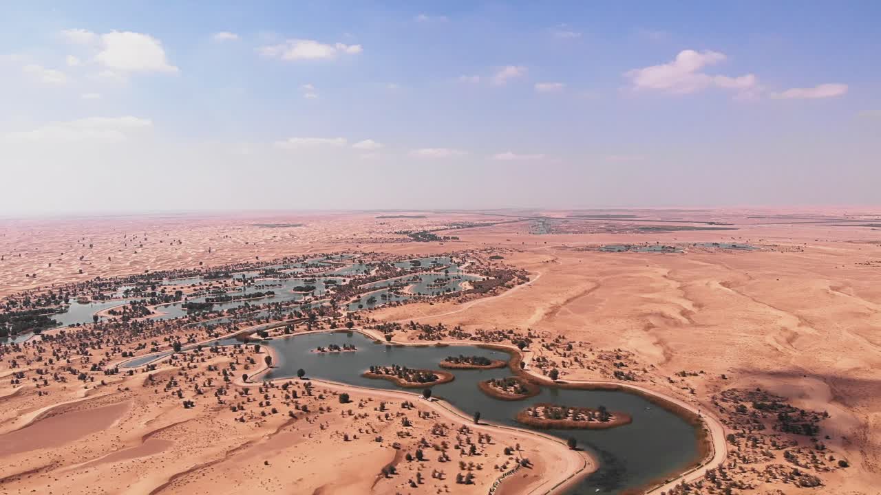 al qudra dubai uae 사막 오아시스의 인공 호수 공중 촬영