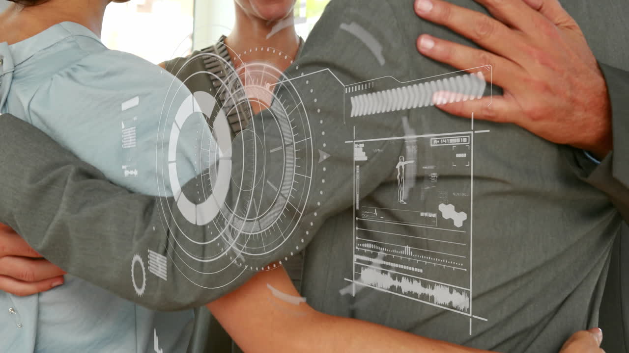 persona analizada por una pantalla futurista en un telón de fondo de pantalla verde.