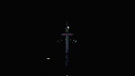 viaje en torre vertical iluminado en el parque de atracciones prater de viena contra un cielo oscuro