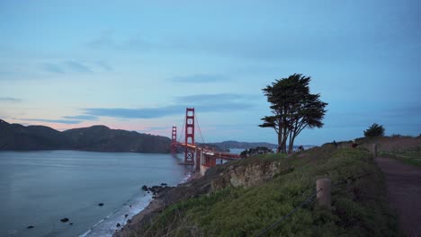 Panoramablick-Auf-Die-Golden-Gate-Bridge-In-Der-Dämmerung