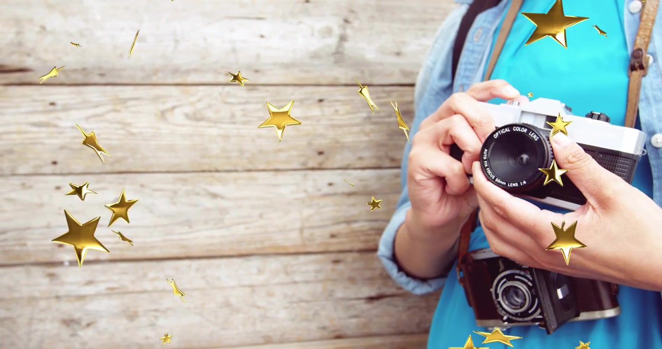 Confeti de estrellas doradas flotando, fotógrafo ajustando el enfoque de una cámara vintage para la toma perfecta