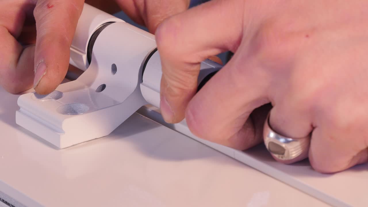 instalación de bisagras de las ventanas