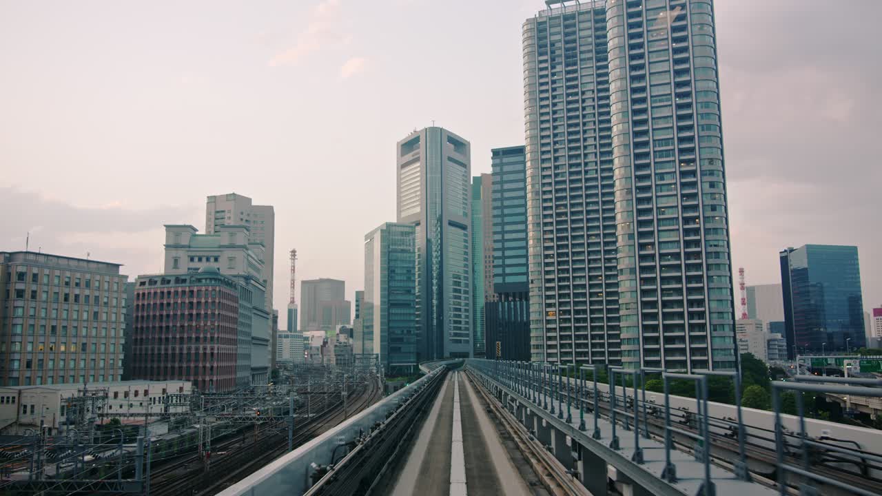 기차에서 볼 수 있는 도쿄 만