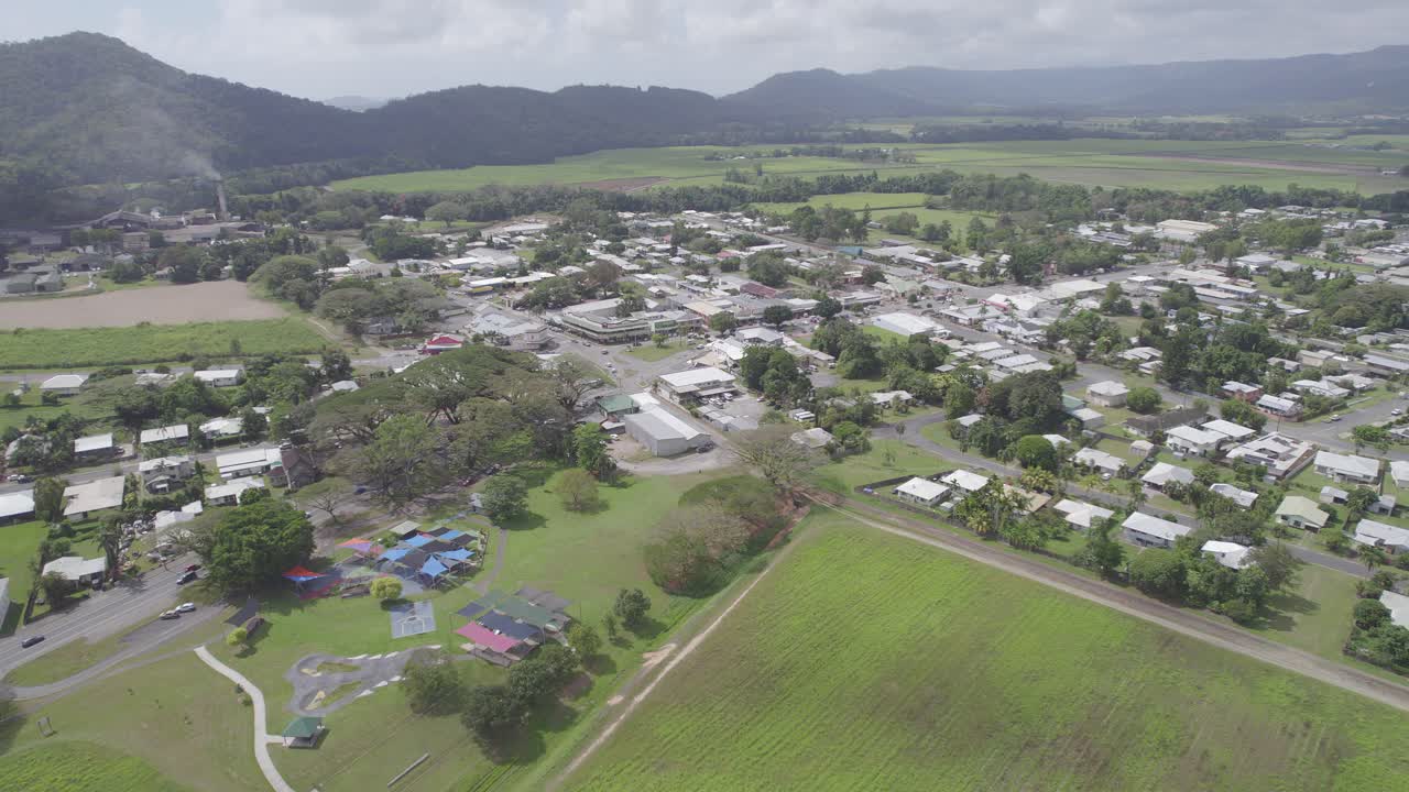 mossman, shire of douglas, queensland, australia의 농업 분야 및 주택 - 공중 촬영