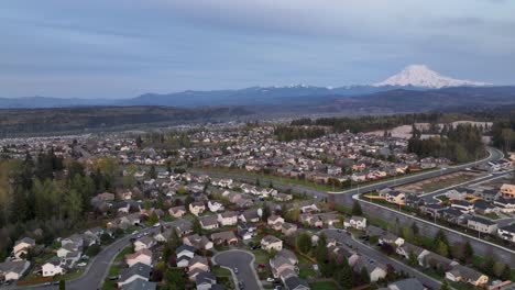 Aerial-of-the-Sunrise-Community-under-Mount-Rainier-in-Puyallup,-Washington