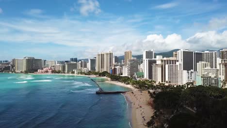 Drohnenansicht-Des-Strandes-Von-Waikiki-In-Oahu,-Hawaii.mp4