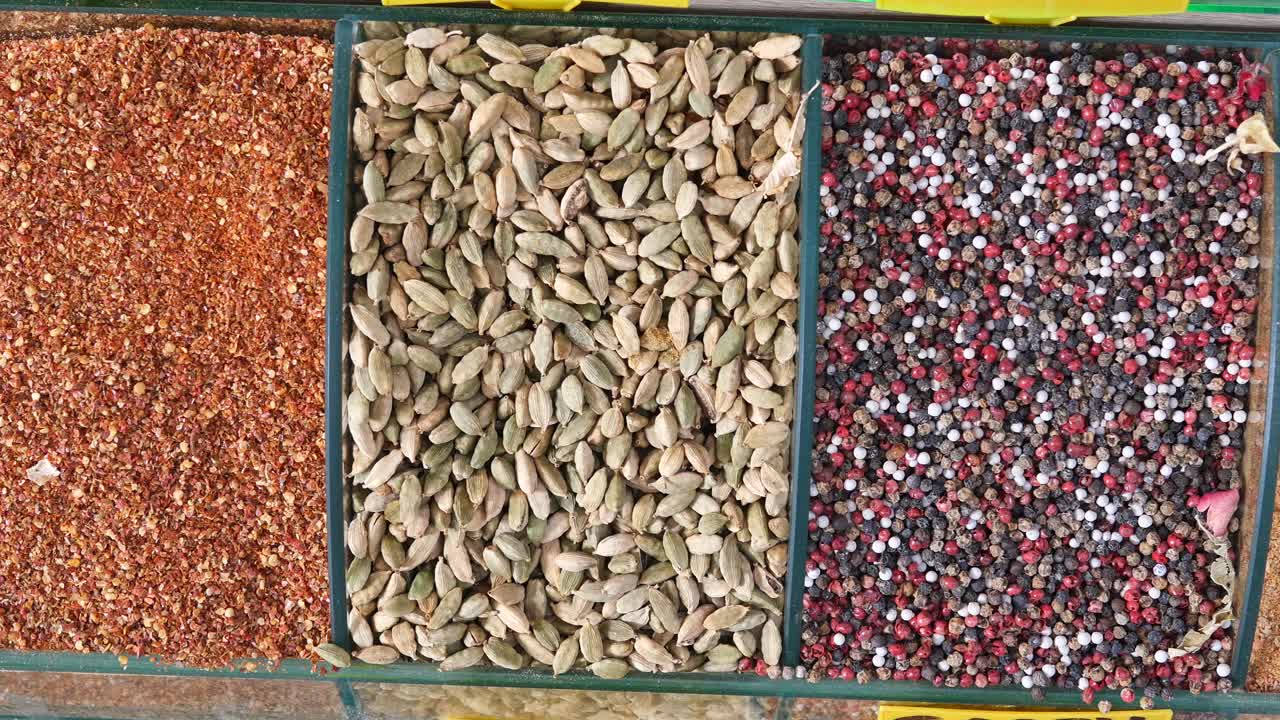 유리 용기 에 넣은 향신료 의 종류