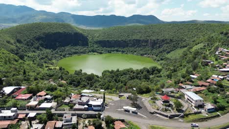 presa en medio de la civilización