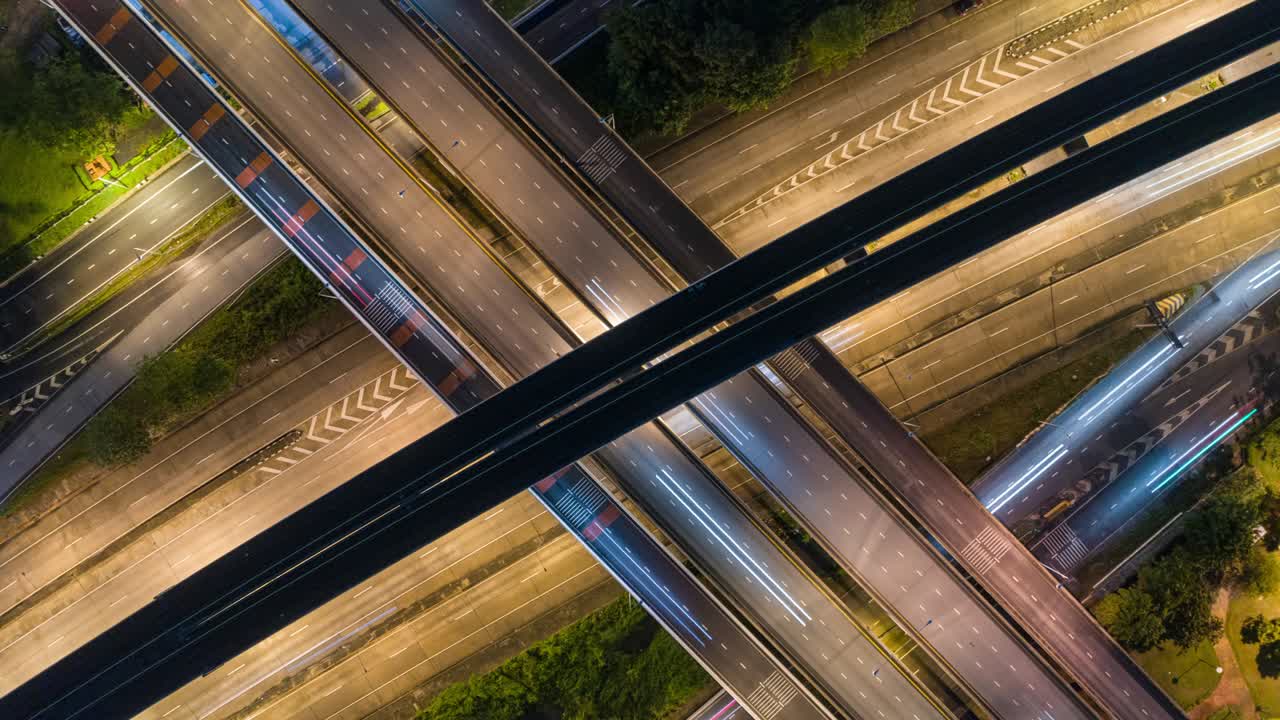 4k time lapse o hyper lapse: red de vista aérea o intersección de carretera para el trasfondo del concepto de transporte o distribución.