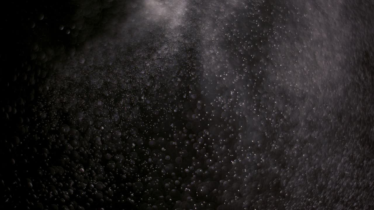 검은 바탕에 분리 된 파우더