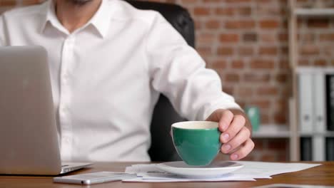 Part-of-businessman-using-a-laptop