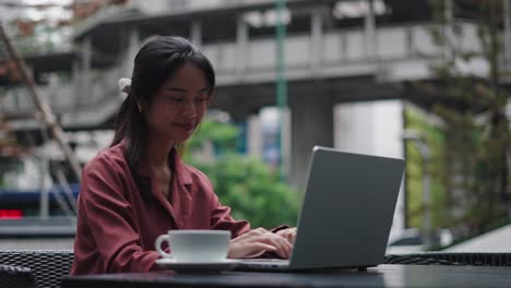 woman working on laptop in cafe