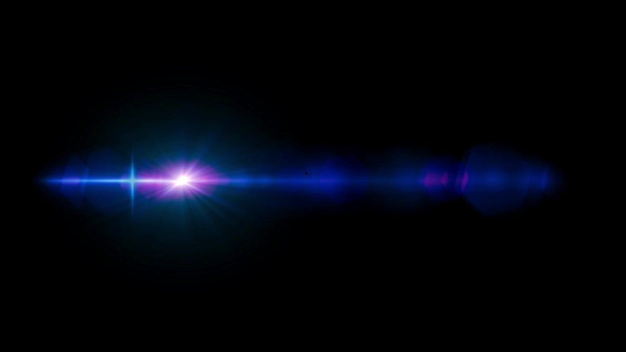 Bagliore lente realistico di luce blu isolato su sfondo nero