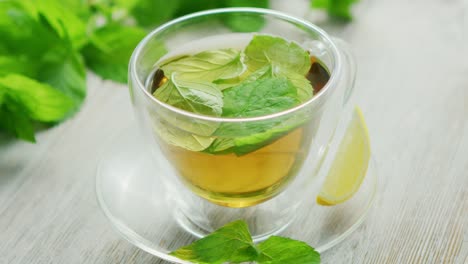 Cup-of-green-tea-with-mint-and-lemon