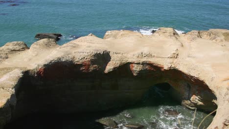 panorámica hacia beach ocean cove