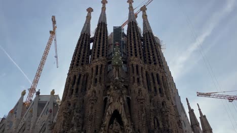 La-Gran-Y-Famosa-Catedral-De-Barrcelona,-España