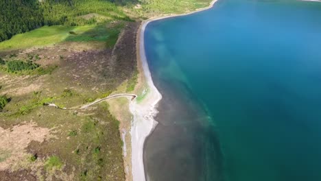 Este-Lago-Se-Encuentra-En-El-Cráter-De-Un-Antiguo-Volcán,-De-Ahí-El-Nombre-Lago-De-Fuego