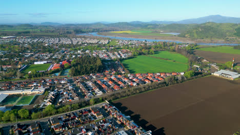 Straßen,-Natur,-Parks-Und-Skyline-Von-San-Javier-De-Loncomilla