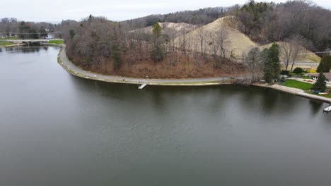 The-old-rough-road-at-Mona-Lake