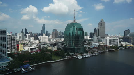 Hermosa-Arquitectura-De-Edificios-Alrededor-De-La-Ciudad-De-Bangkok-En-Tailandia