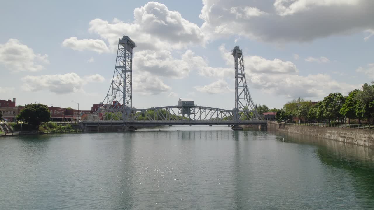 웰랜드 운하 (영어: welland canal) 는 캐나다 온타리오 주에 있는 선박 운하이다.