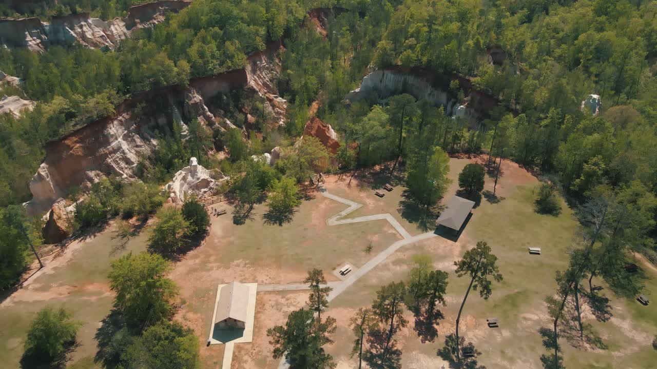 extraordinarias imágenes de drones que revelan un enorme cañón