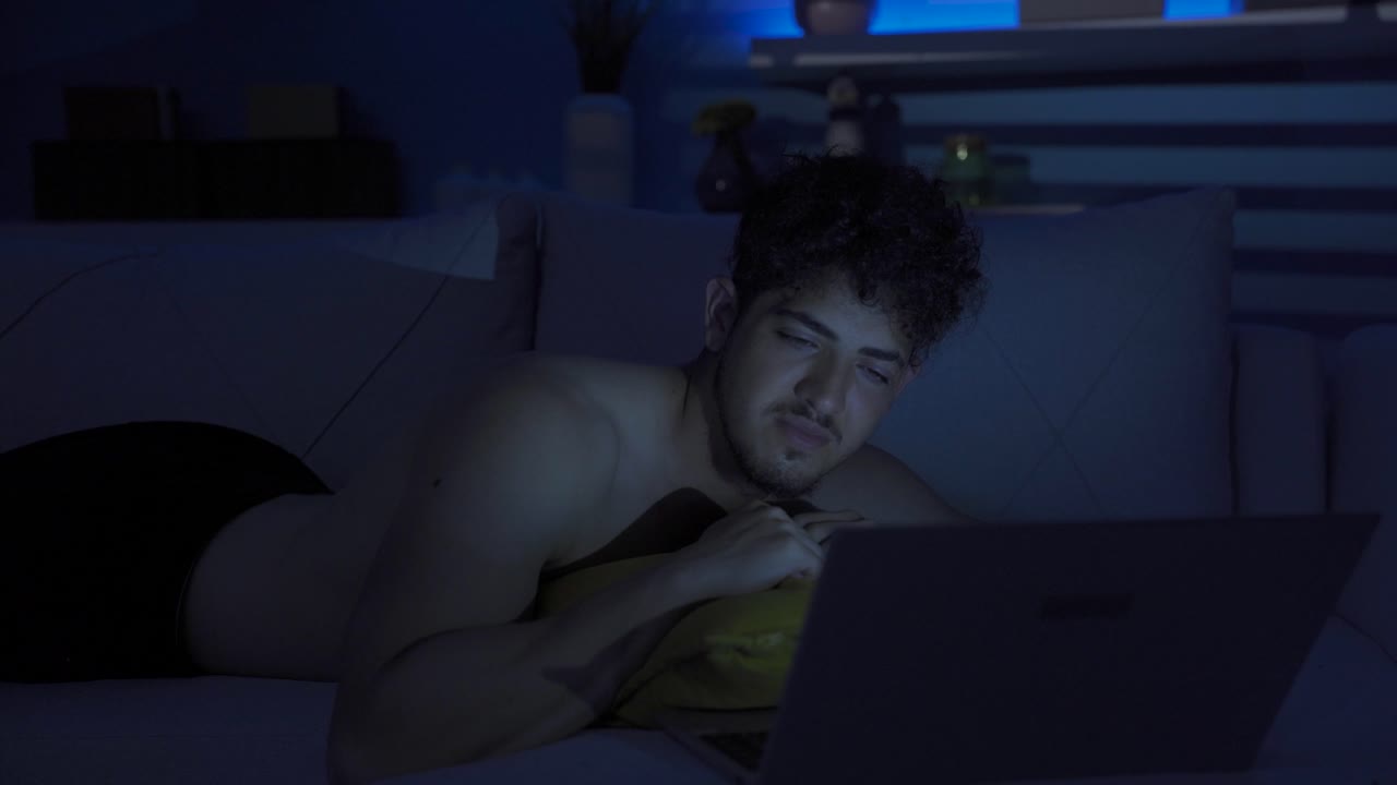 un joven con problemas psicológicos.