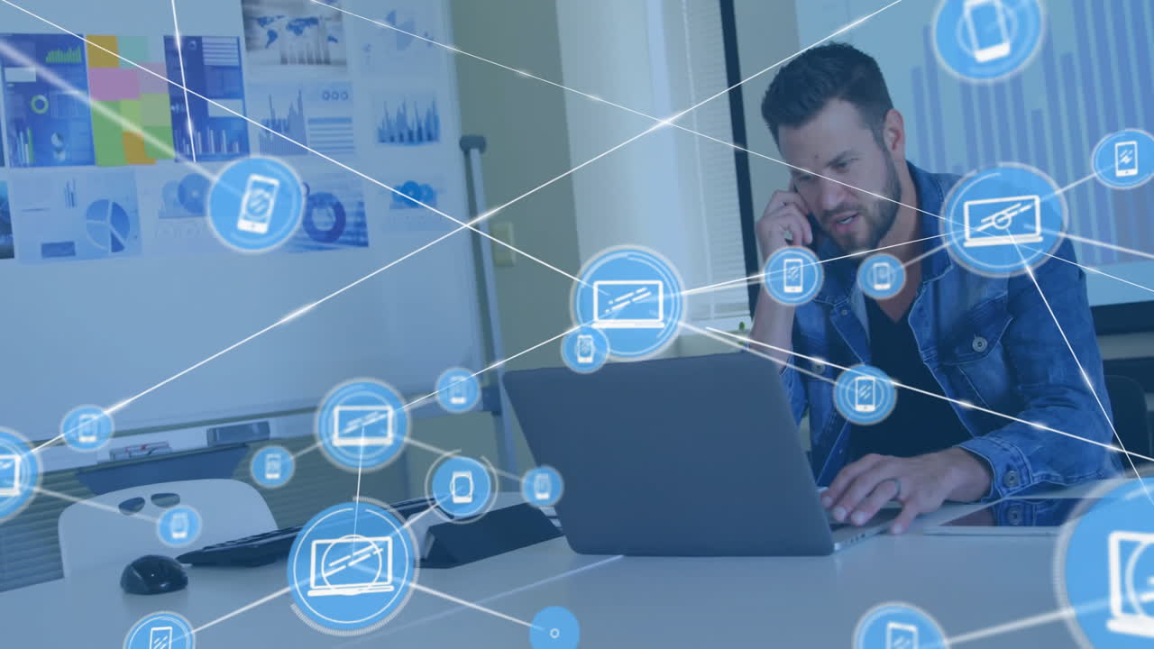 Uomo d'affari che lavora al laptop, utilizzando un'animazione di rete digitale in ufficio