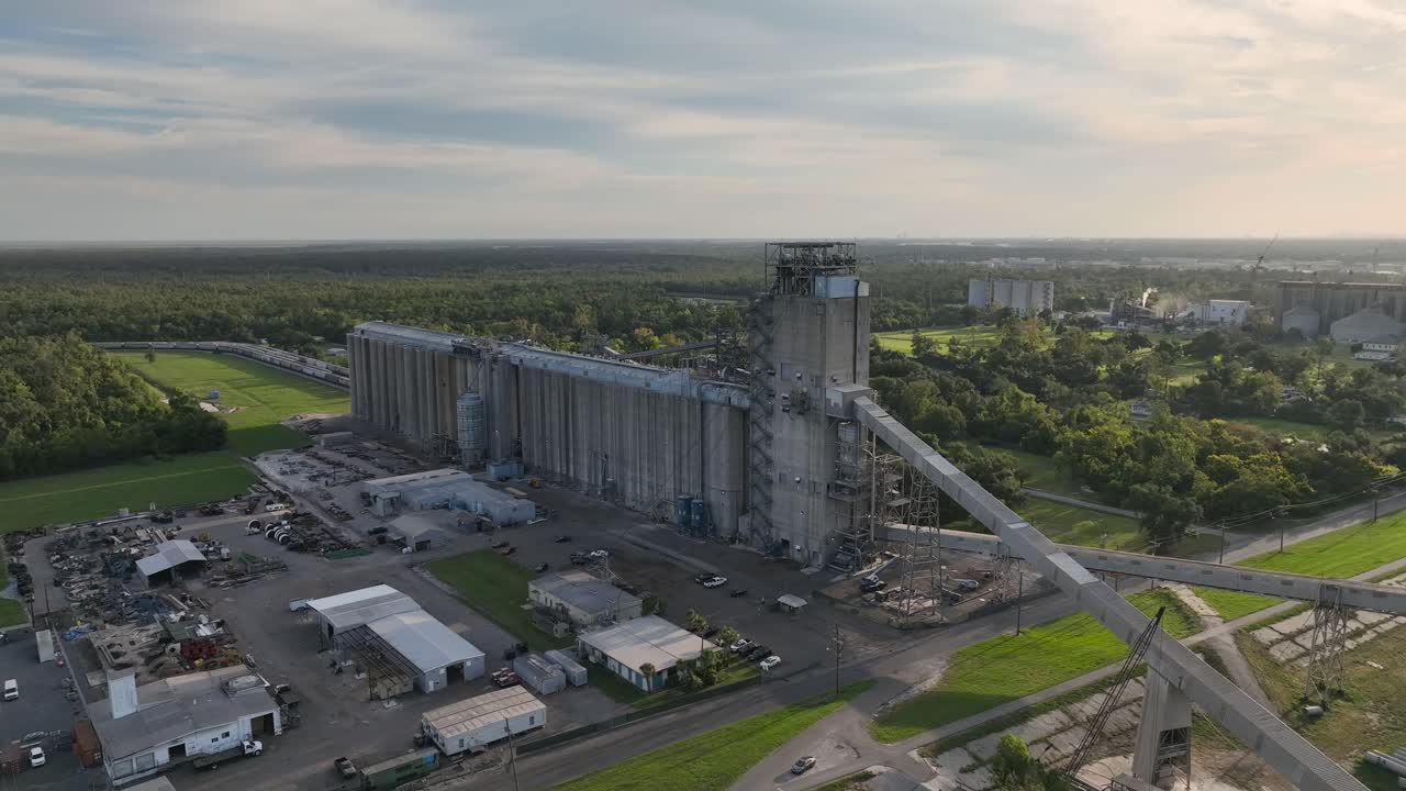 Reverse Reveal of the St Charles Grain Elevator